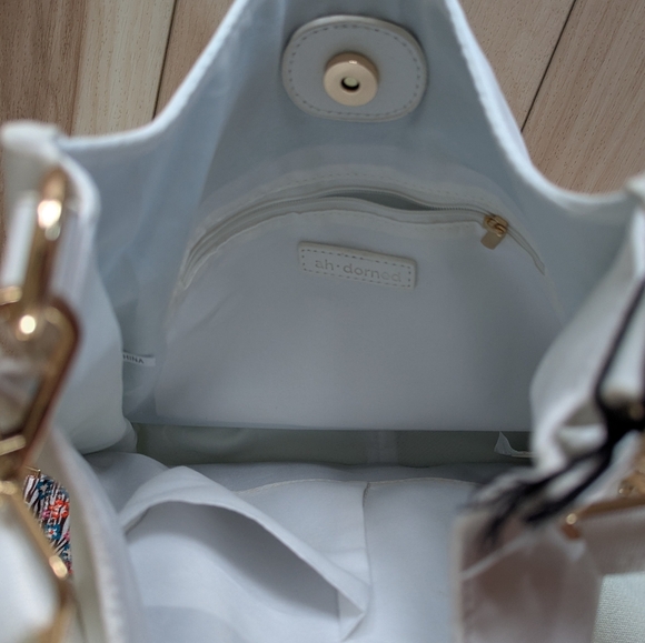 Ahdorned Faux Leather Messenger Crossbody w/ Fashion Strap White floral - Picture 6 of 8